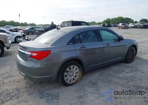 2011 Chrysler 200 Lx z USA, uszkodzony, nr VIN 1C3BC4FG8BN605776